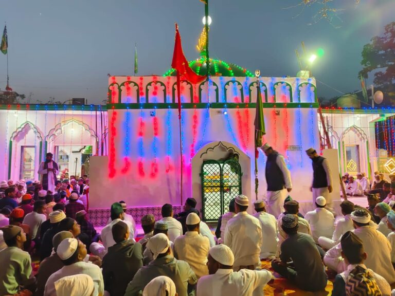 Sultanpur: पांचों पीरन दरगाह में 845 वां उर्स , लाखों श्रद्धालुओं का जमावड़ा