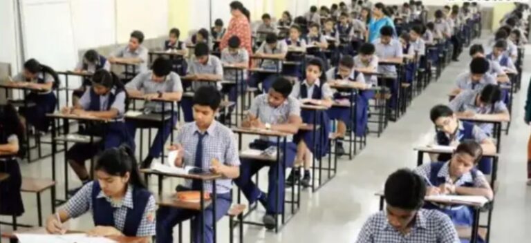 सीबीएसई ने 2026 से साल में दो बार कक्षा 10 की बोर्ड परीक्षा आयोजित करने के लिए मसौदा मानदंडों को मंजूरी दी