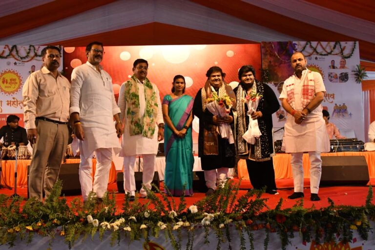 बाँदा महोत्सव 2025: सांस्कृतिक कार्यक्रमों के साथ समापन, कलाकारों को सम्मानित किया गया