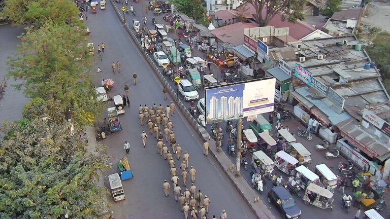 ड्रोन कैमरे से छतों की निगरानी, पुलिस ने रूट मार्च कर परखी सुरक्षा