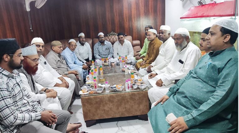 बांदा पैरामेडिकल कालेज द्वारा आयोजित किया गया रोज़ा अफ्तार