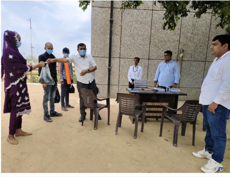 राष्ट्रीय टीबी मुक्त अभियान के तहत टीबी मरीजों को पोषण आहार वितरण