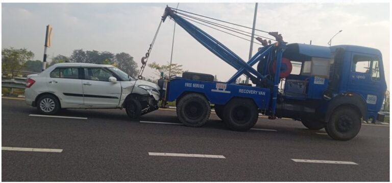 पूर्वांचल एक्सप्रेस-वे पर कार दुर्घटना आजमगढ़ के चार लोग घायल