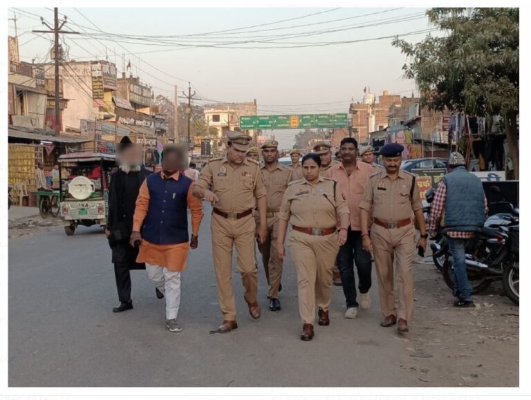 होली, रमजान और ईद पर शांति व्यवस्था सुनिश्चित करने के लिए पुलिस अधीक्षक नें किया पैदल गस्त
