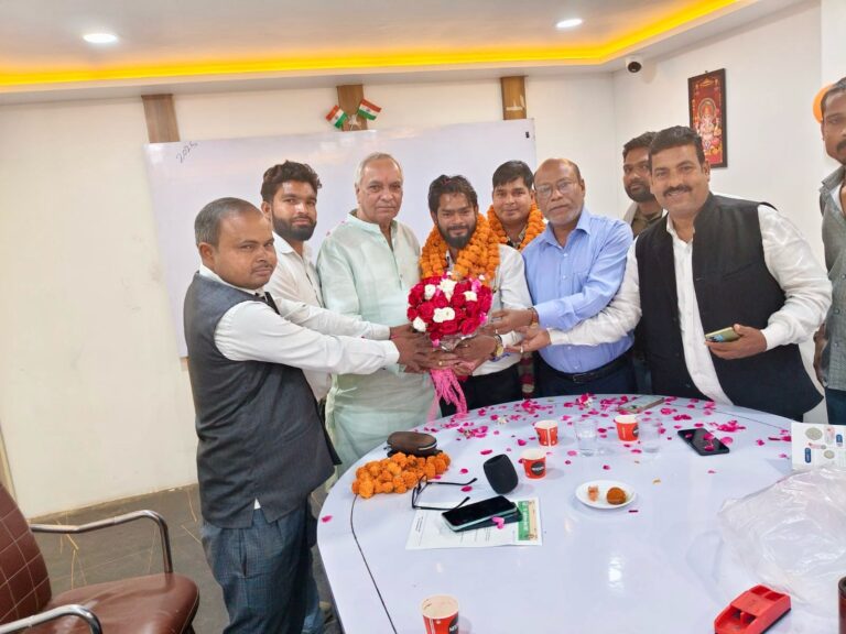 कुनबा बढ़ाने की गरज से नरोत्तम पासवान को दिया गया जिला अध्यक्ष पद