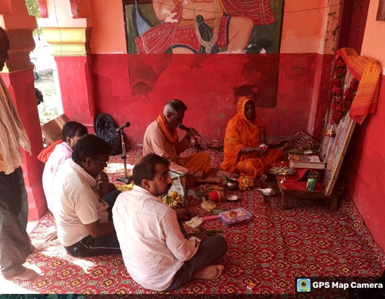 मंदिरों में दुर्गा पाठ,देवी गायन,रामायण पाठ का कार्यक्रम आयोजित किया गया