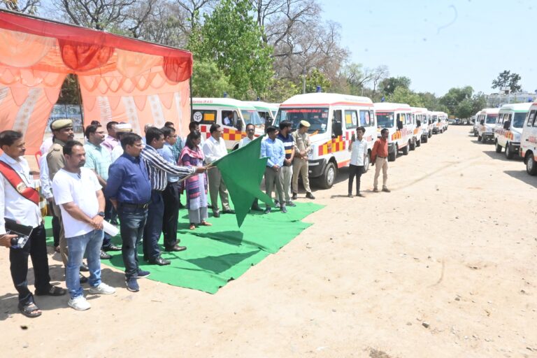 102 और 108 एम्बुलेन्स का हुआ शुभारंभ, मरीजों को मिलेगी बेहतर सुविधा