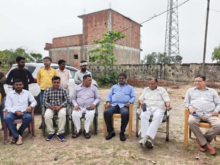 जयंती से पूर्व सपा की द्वारा की गई बाबा साहब की मूर्ति स्थल की सफाई अभियान की शुरुआत