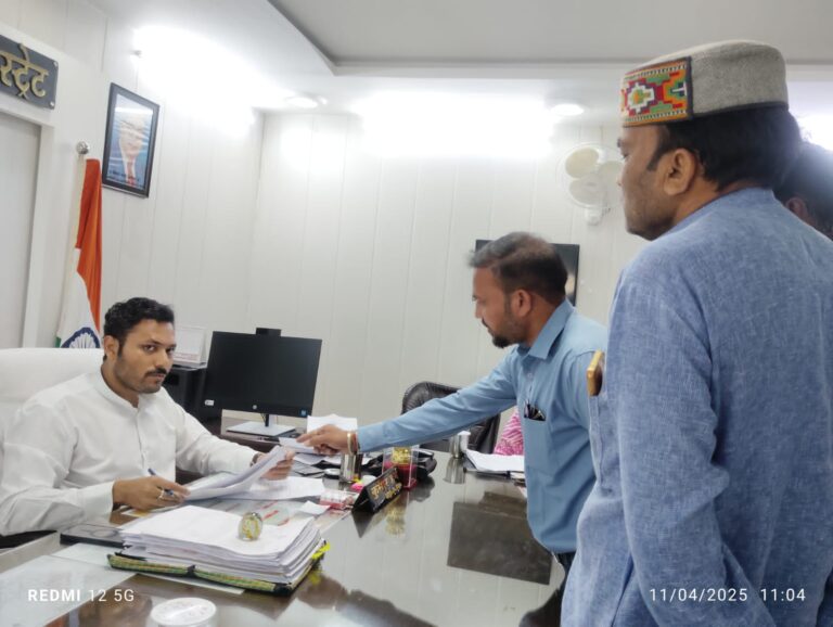 निजी स्कूलों में एनसीआरटी की किताबें लागू करने की मांग
