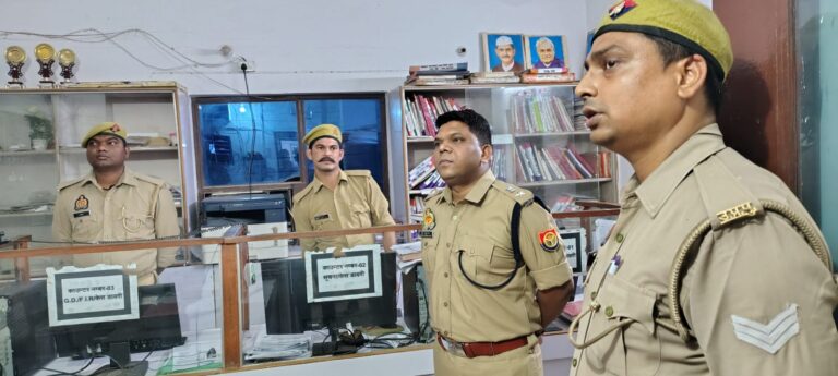 एसपी सुलतानपुर ने किया थानों का आकस्मिक निरीक्षण