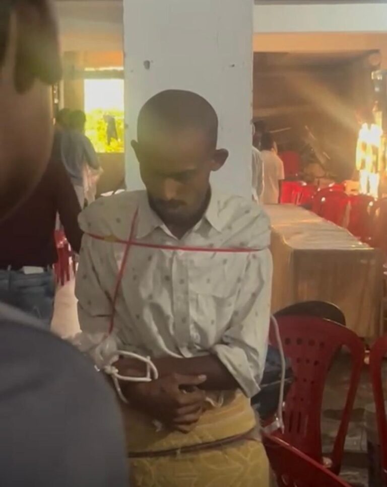 Lucknow : पत्नी-मां को बांके से काट डाला