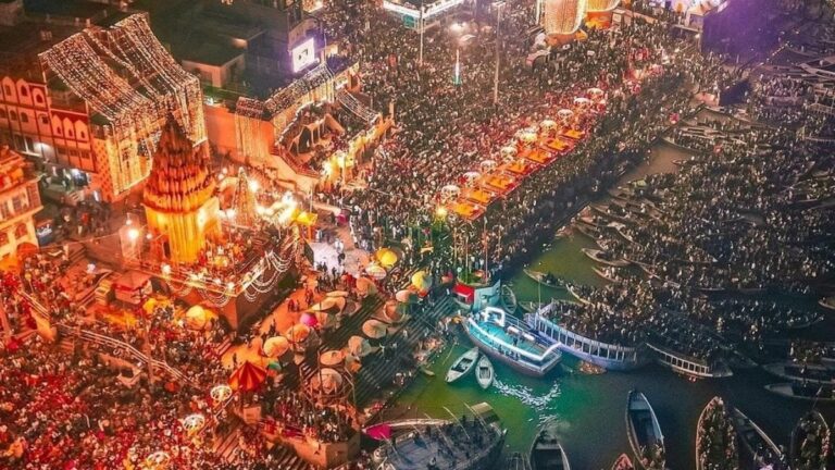 देव दीपावली 2025: वाराणसी के घाटों पर लाखों दीपों से जगमगाई काशी नगरी