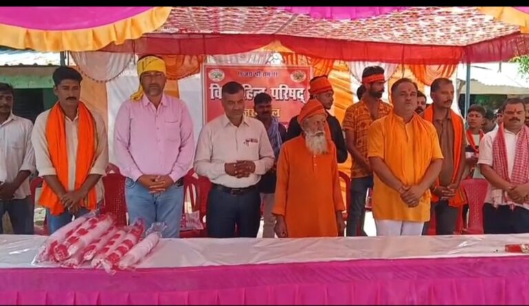 ज्येष्ठ की गर्मी में विहिप ने बांटा शरबत, हजारों राहगीरों को मिली राहत