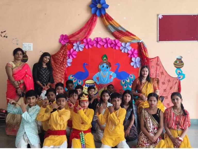 श्रीकृष्ण जन्माष्टमी का पर्व, बच्चों ने मोहा मन